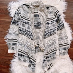 4/$25🌟Say What? Gray Cardigan Girls Large